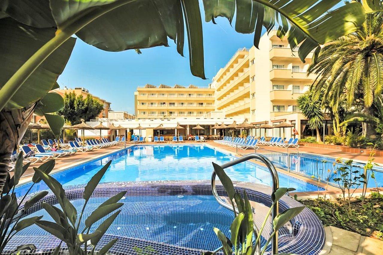 Отель Globales Santa Ponsa Park Экстерьер фото