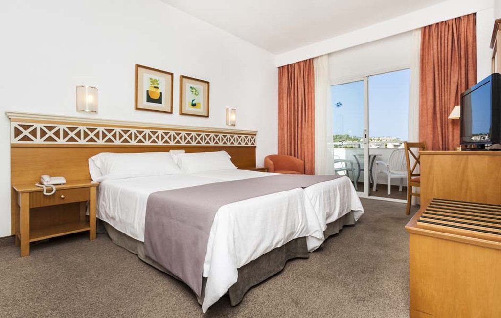 Отель Globales Santa Ponsa Park Экстерьер фото