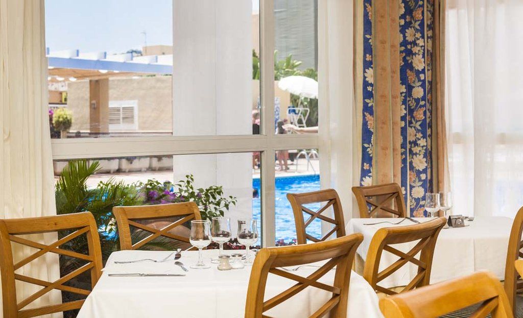 Отель Globales Santa Ponsa Park Экстерьер фото