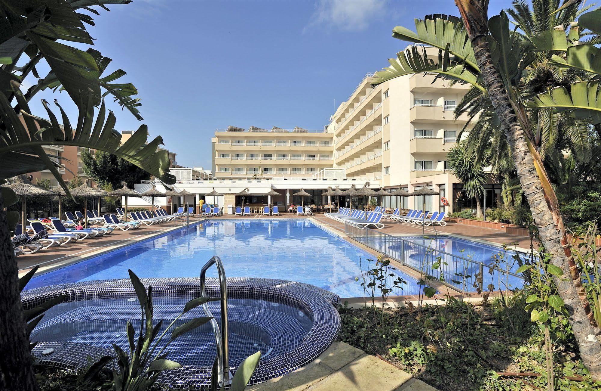 Отель Globales Santa Ponsa Park Экстерьер фото