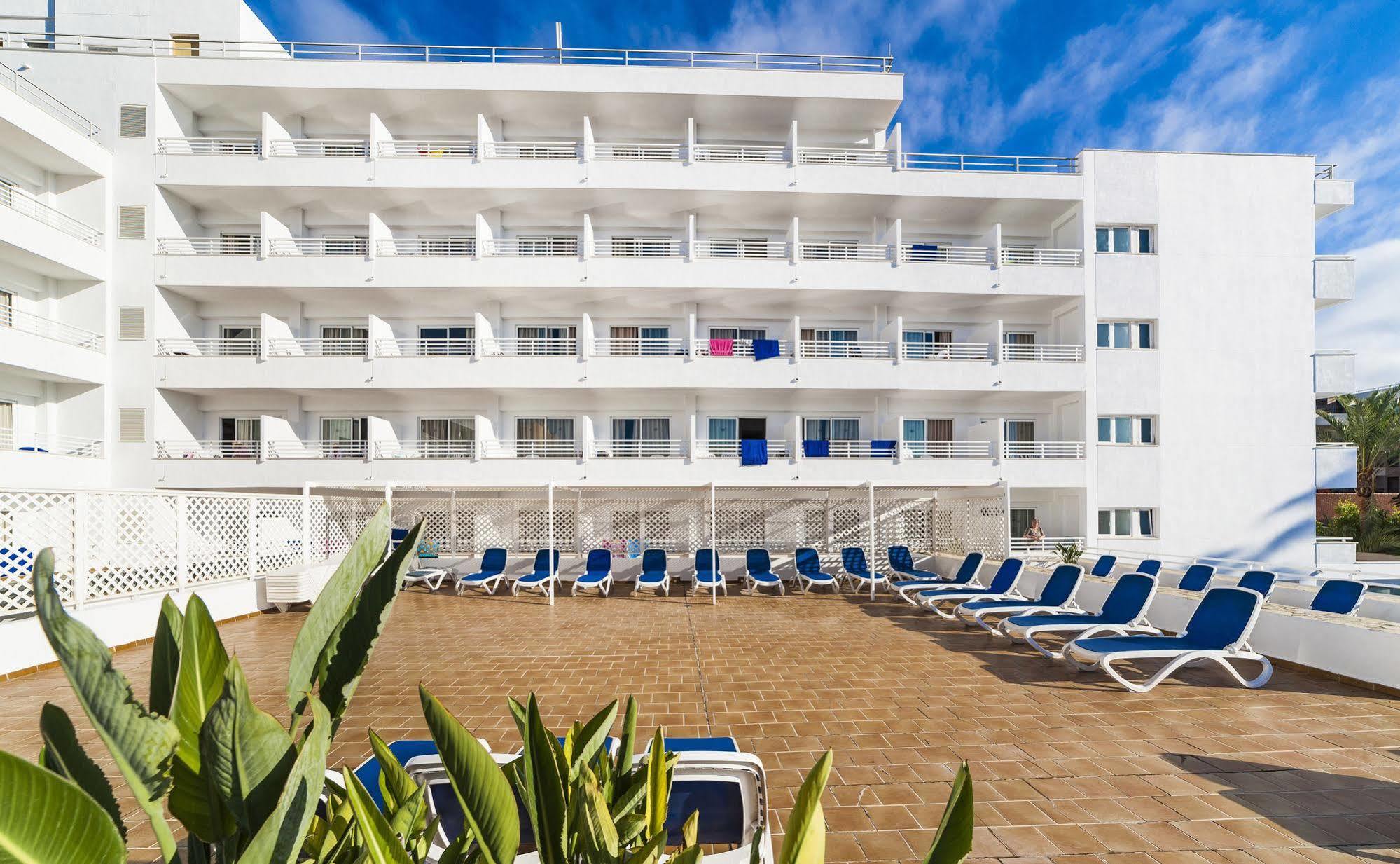 Отель Globales Santa Ponsa Park Экстерьер фото